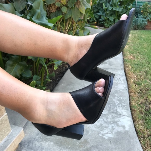 Lovely Wraparound Heels 5.5 & 7.5 - Picture 4 of 4